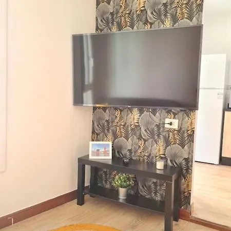 La Casita Verde. Metro Cerca Del Casco Viejo * ビルバオ