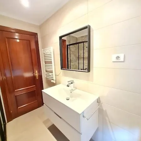 La Casita Verde. Metro Cerca Del Casco Viejo * ビルバオ