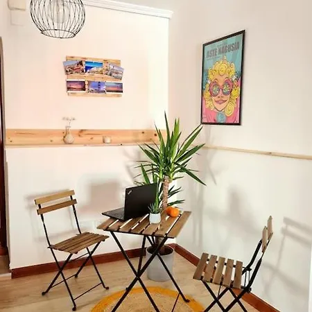 La Casita Verde. Metro Cerca Del Casco Viejo