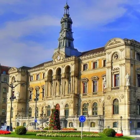 La Casita Verde. Metro Cerca Del Casco Viejo Бильбао