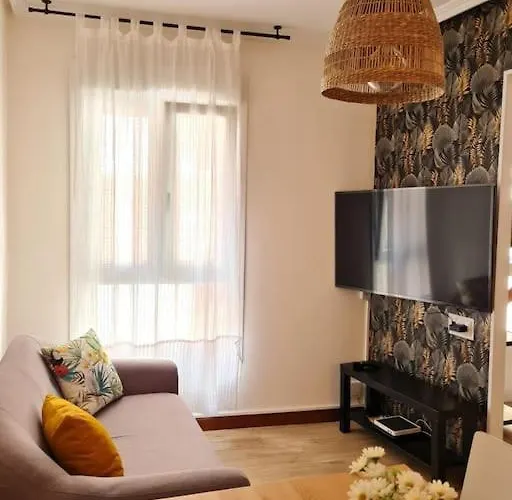 La Casita Verde. Metro Cerca Del Casco Viejo Apartment *