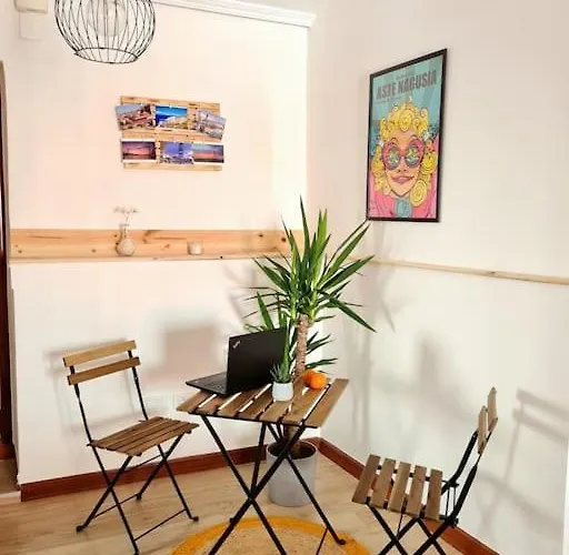 La Casita Verde. Metro Cerca Del Casco Viejo